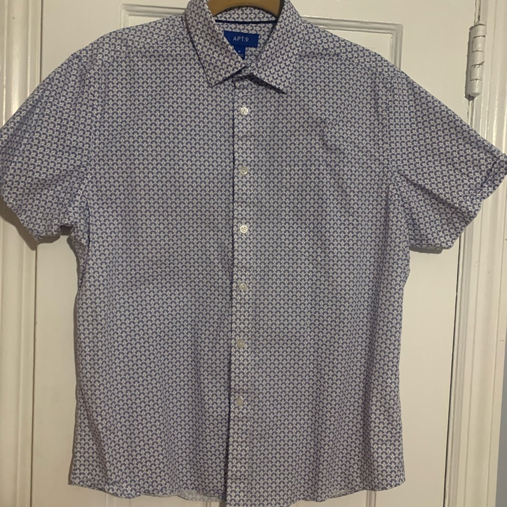 Men’s medium APT. 9 button down dress shirt size medium